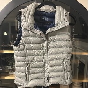 GAP Gray Sleeveless Puffer Vest with High Collar and Quilted Design